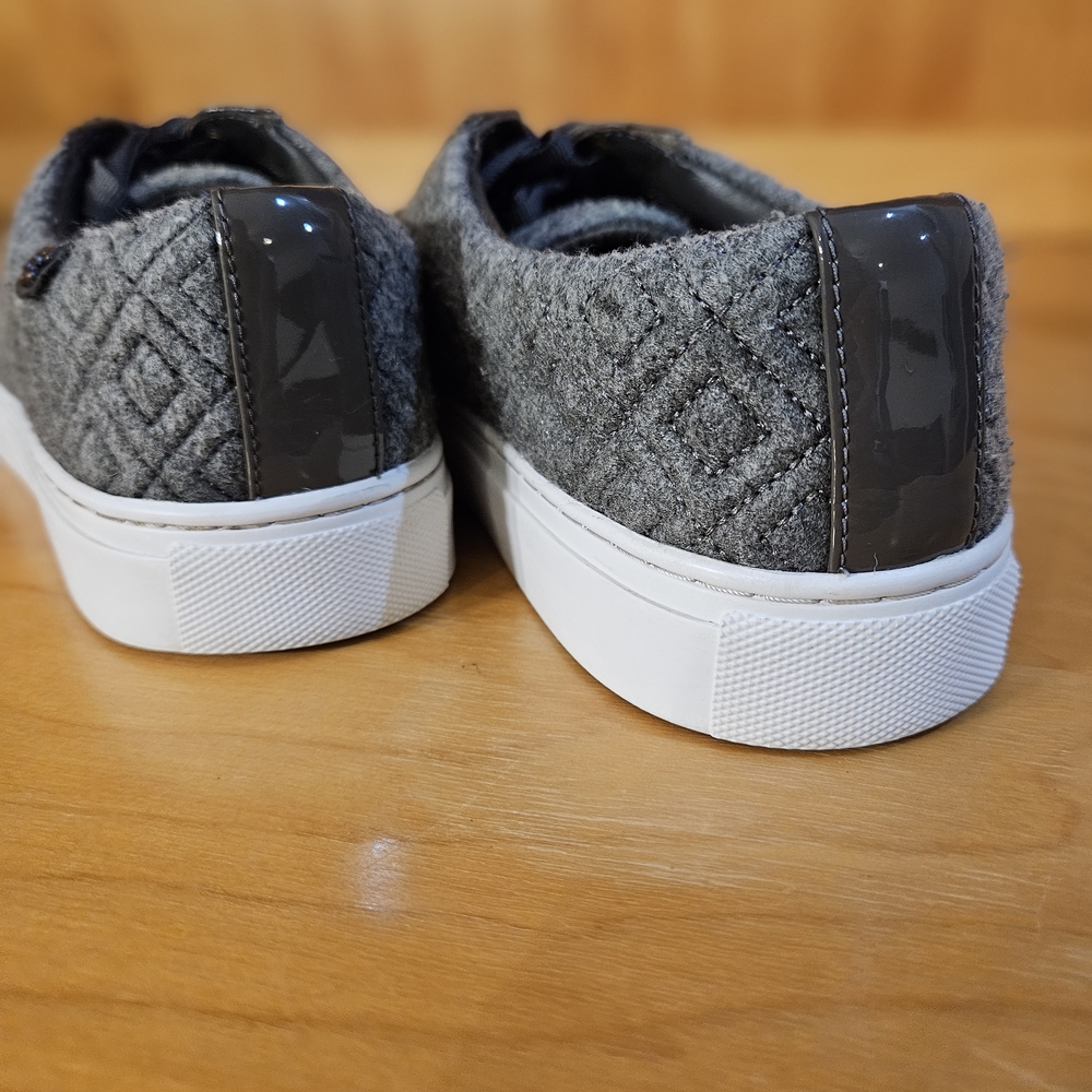 Size 7. Tory Burch Dovestone Gray Quilted Felted Women's Sneakers. Clean! Logo - Picture 7 of 11